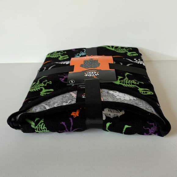 Hyde and Eek Women’s Halloween Dinosaur Skeleton Print Pajama Set - Picture 7 of 13